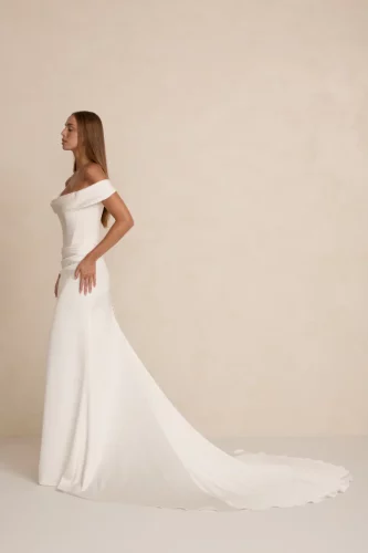 MWL Bride Brooks trouwjurk met aansluitend silhouet, moderne lijnen en elegante afwerking
