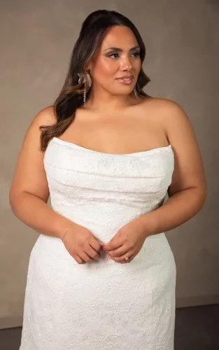 Essense of Australia D4522+ | Plus Size Fit & Flare Trouwjurk met Kant