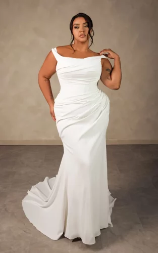 Essense of Australia D4563+ | Minimalistische Plus Size Trouwjurk