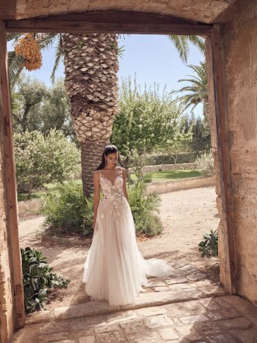 Modeca Mae | Romantische A-lijn trouwjurk | Look of Love Bridal Boutique