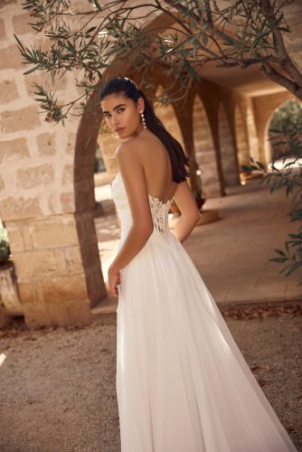 Modeca Malvine trouwjurk | Strapless trouwjurk met kanten mouwen en split