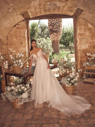 Modeca Mavisse | Romantische A-lijn trouwjurk | Look of Love Bridal Boutique