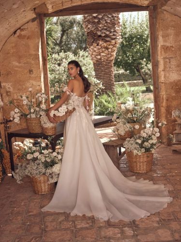 Modeca Mavisse | Romantische A-lijn trouwjurk | Look of Love Bridal Boutique