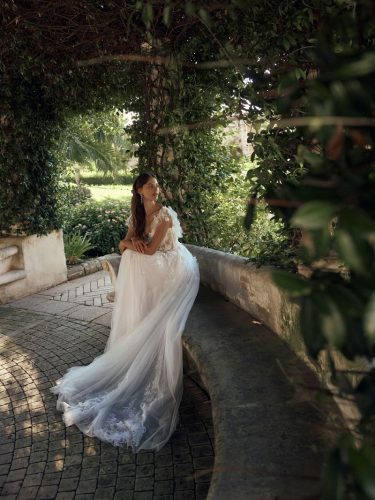 Modeca Melvine trouwjurk | Romantische A-lijn met vlindermouwtjes