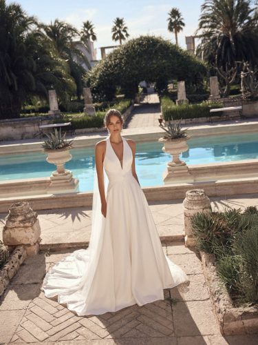 Modeca Milora | Elegante A-lijn trouwjurk met halterhals | Look of Love Bridal Boutique