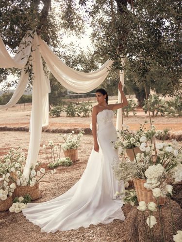 Modeca Mona | Strapless fit & flare trouwjurk | Look of Love Bridal Boutique