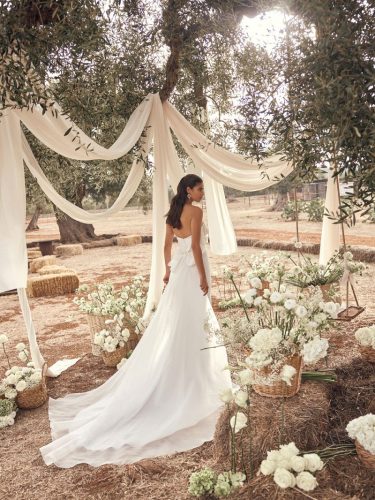 Modeca Mona | Strapless fit & flare trouwjurk | Look of Love Bridal Boutique