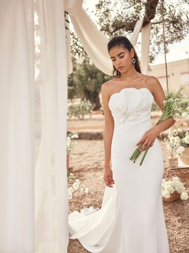 Modeca Mona | Strapless fit & flare trouwjurk | Look of Love Bridal Boutique
