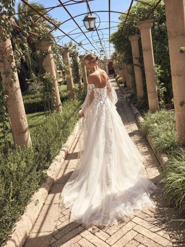 Modeca Myla trouwjurk | Romantische A-lijn met 3D bloemenkant