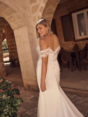Modeca Naomi trouwjurk | Off-shoulder trouwjurk met kanten mouwen