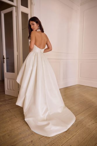 Jesús Peiró 2700 halter trouwjurk met statement overskirt