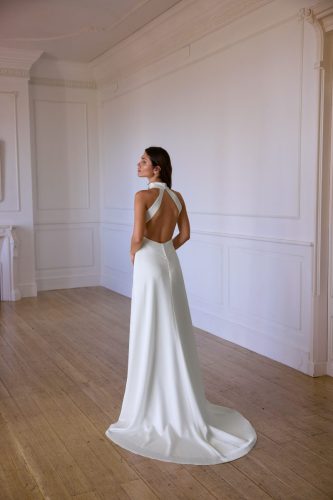 Jesús Peiró 2709 trouwjurk met moderne belijning en elegante uitstraling