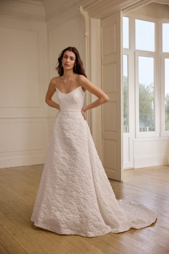 Jesús Peiró 2717 | Moderne Trouwjurk met Cat-Eye Halslijn